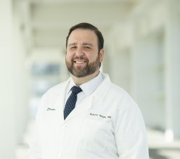 Roberto Vargas, MD